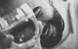 Alcohol maakt de relatie meer kapot dan je lief is